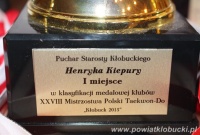 Zbliżenie na puchar za 1 miejsce w mistrzostwach polski w teakwondo